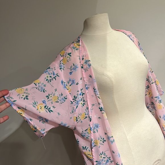 Ultra Flirt Soft Pink Flower Bloom High Low Kimono - Picture 7 of 16